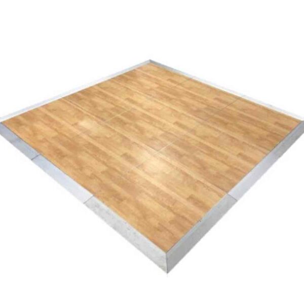 Piste de danse en tapis, vinyle ou parquet.