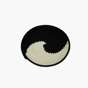 Plateaux en osier noir et blanc – Image 3