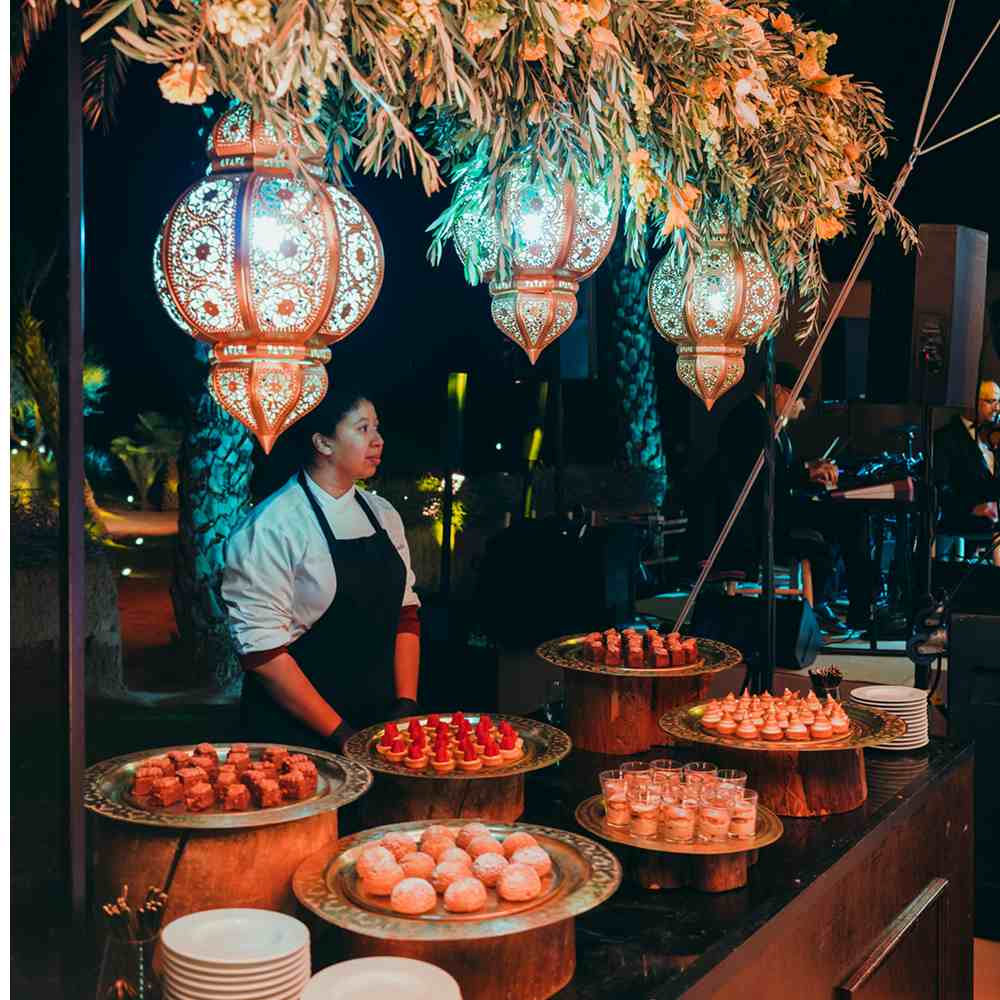 Buffet à moulures avec arche – Image 2